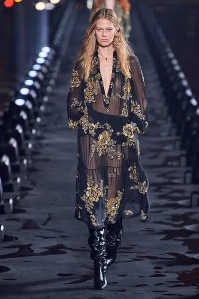 Look 32